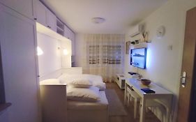 Fenix studio apartment, Zagreb